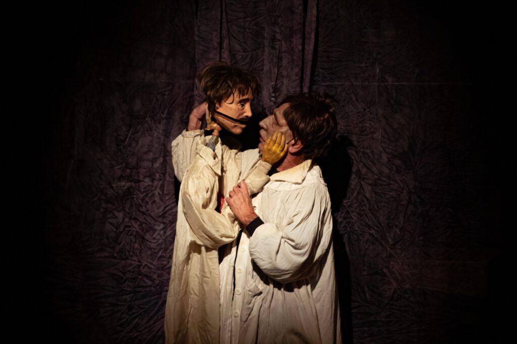 Cena de Frankenstein, do Teatro Viajeinmóvil, no FILO 2026