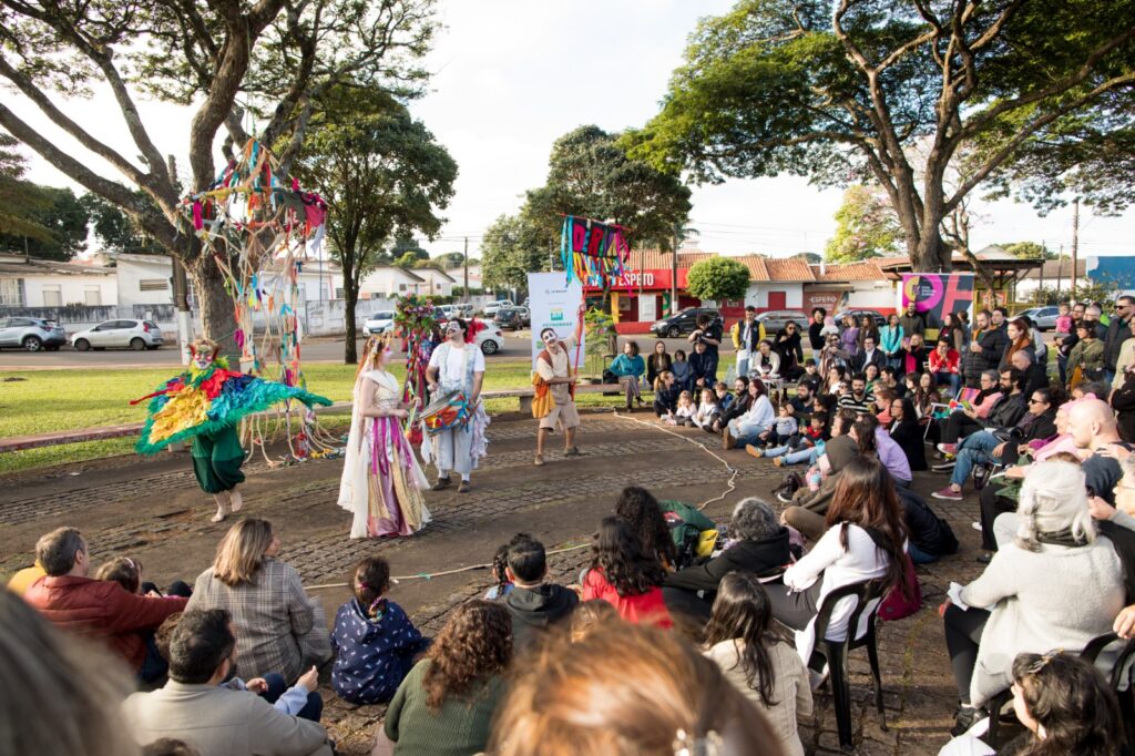 Coletivo Deriva na Praça Nishinomiya